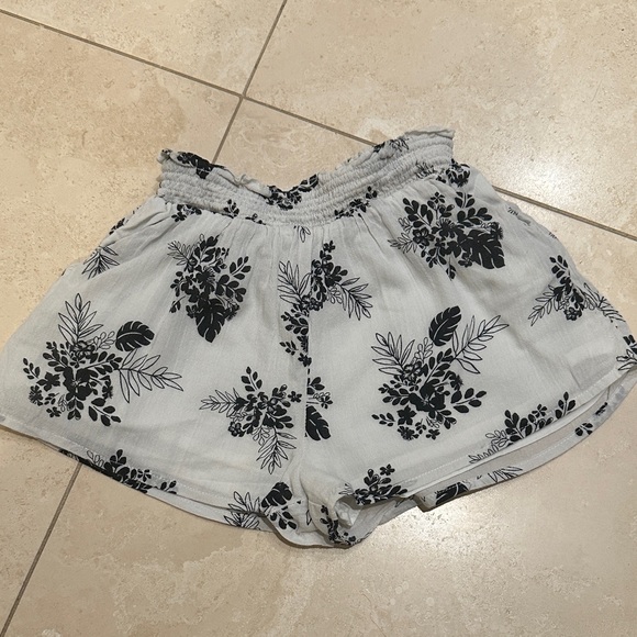 Janie and Jack Other - Janie and Jack Floral Smoked Waist Shorts Sz 2T